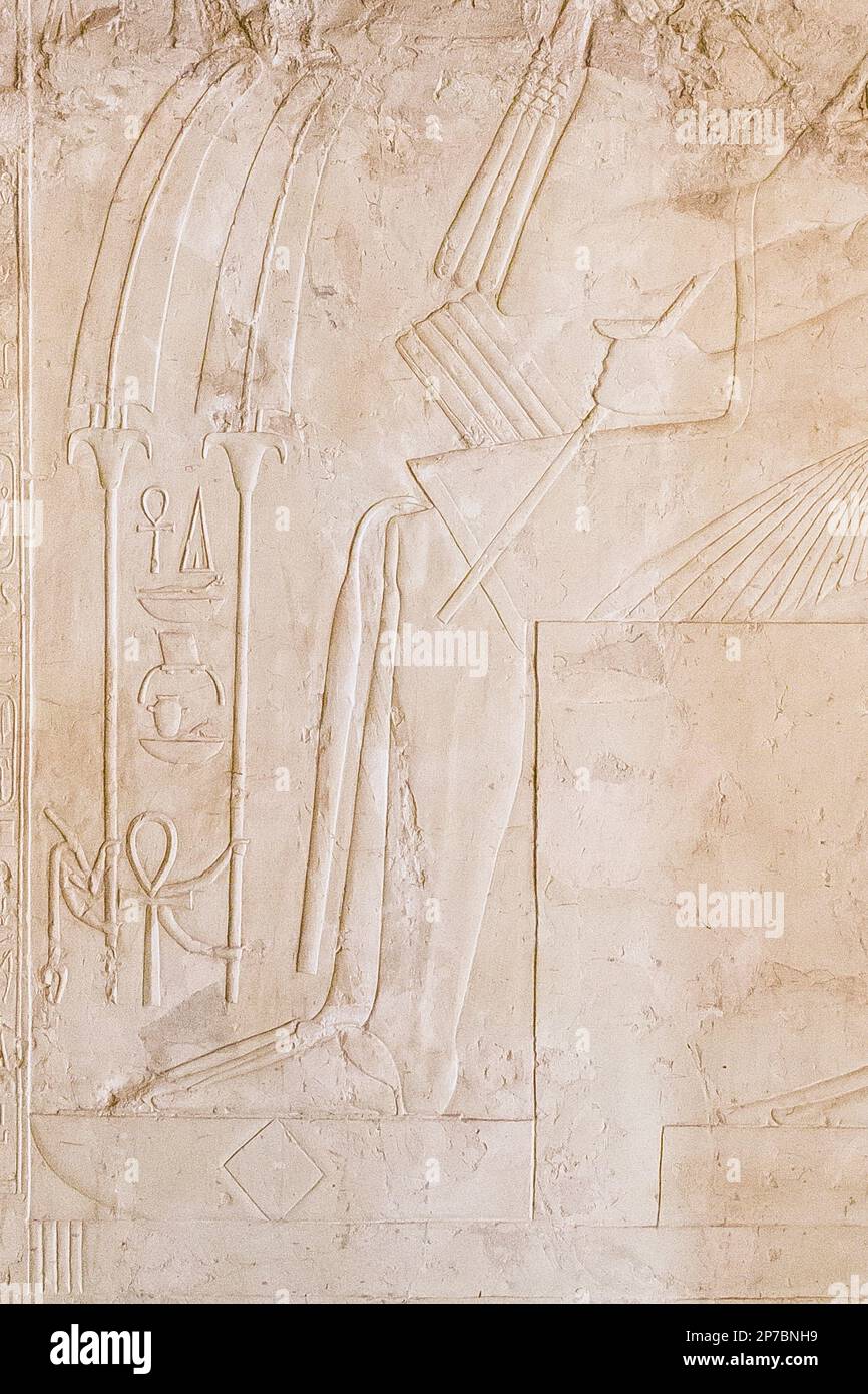 Louxor en Egypte, tombe de Kheruef, premier jubilé (Heb SED) d'Amenhotep III L'Ankh et les panneaux étaient tenir des fans pour le roi. Banque D'Images