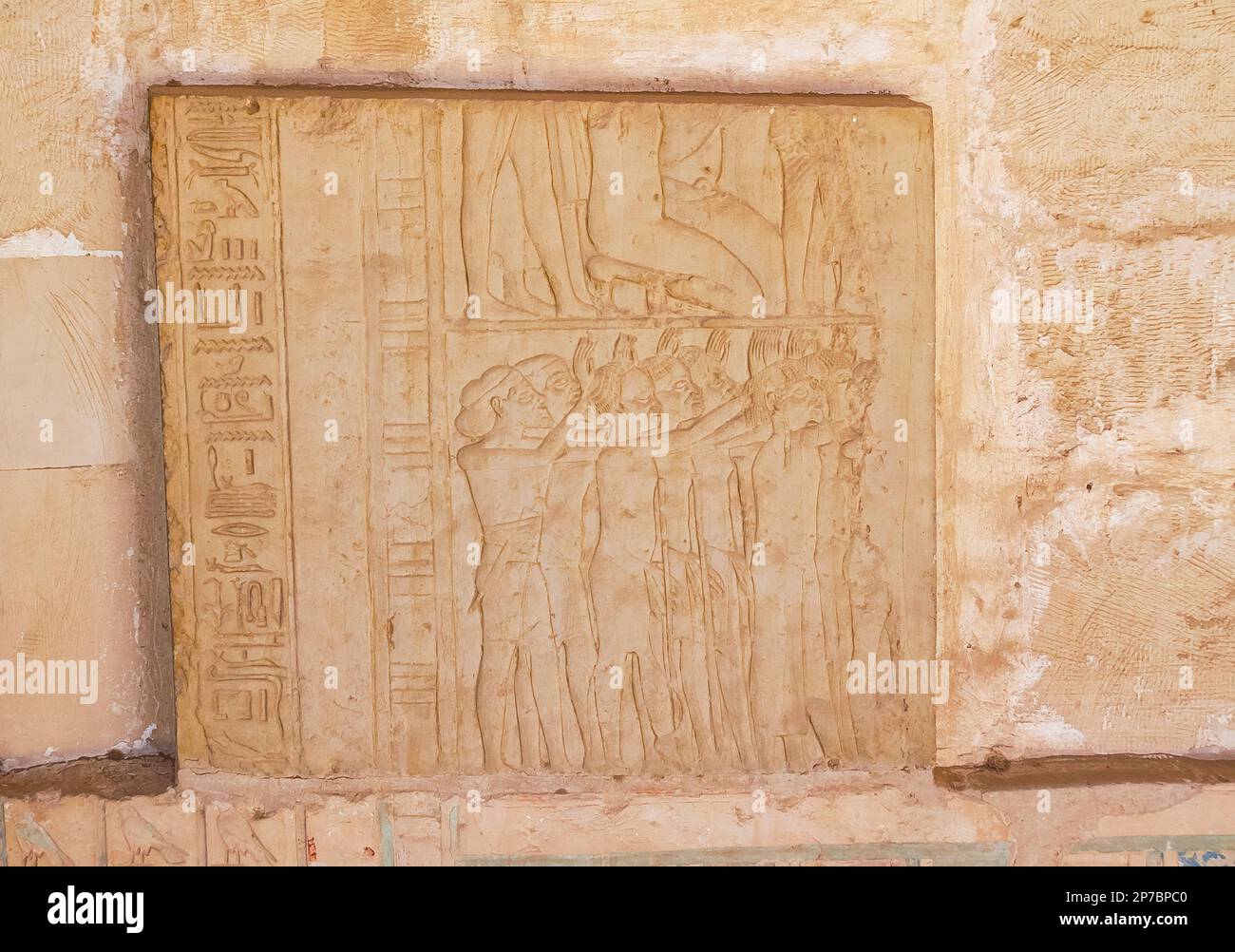 Égypte, Saqqara, tombe de Horemheb, mur ouest de la cour intérieure, ambassadeurs. Banque D'Images