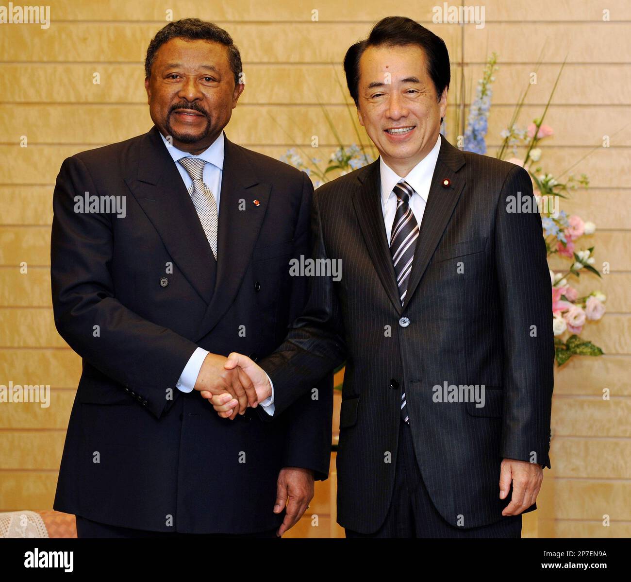 Gabonese diplomat and Chairperson of the African Union Commission (AUC) Jean Ping, left, is welcomed by Japanese Prime Minister Naoto Kan at the prime minister's official residence in Tokyo on Monday August 2, 2010. Ping is on a three-day visit to Japan to strengthen the cooperation between Japan and the African Union. (AP Photo/Franck Robichon, Pool) Banque D'Images