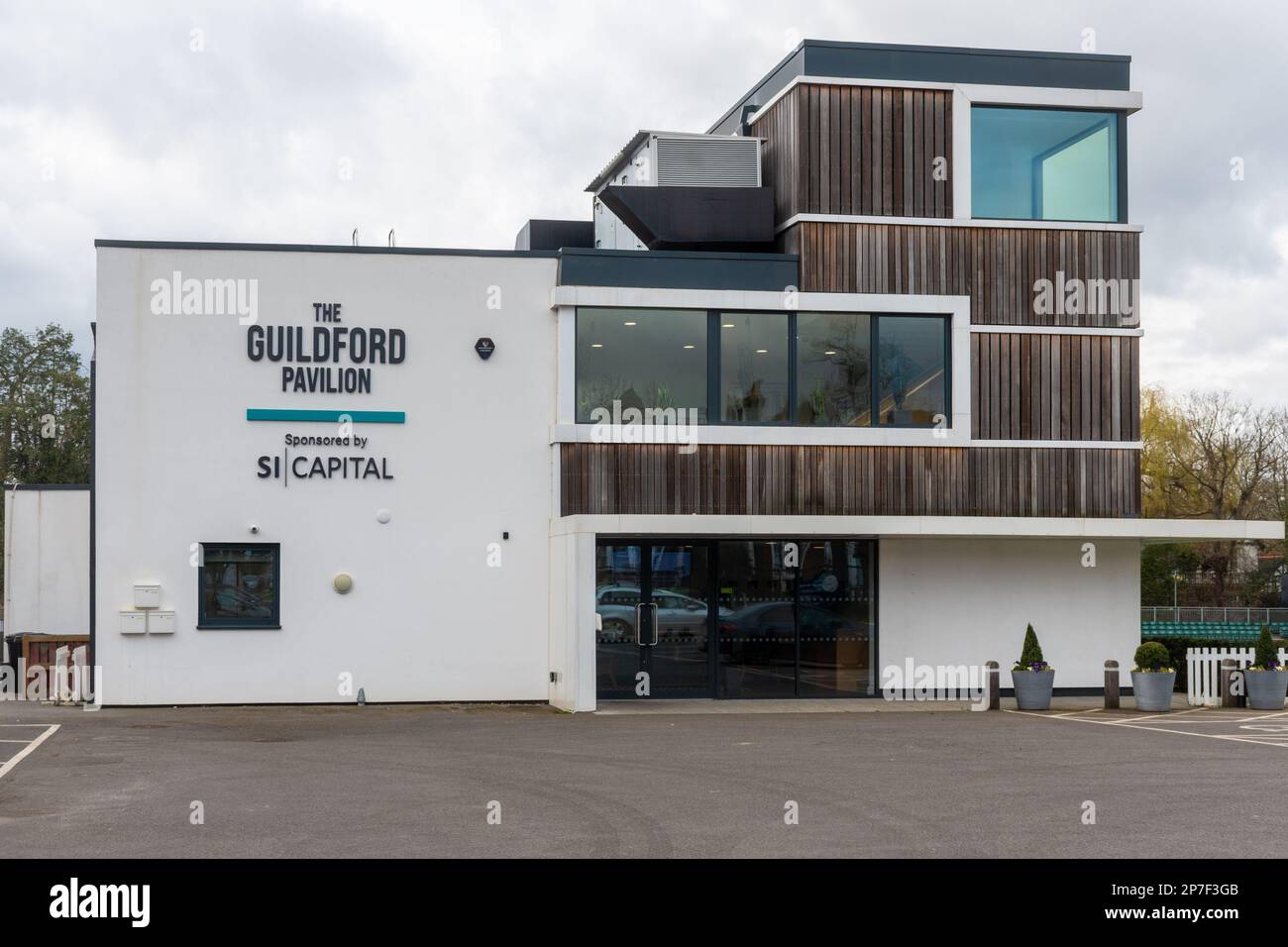 Le Pavillon Guildford, pavillon du Club de cricket de Guildford au terrain de sport, Woodbridge Road, Guildford, Surrey, Angleterre, ROYAUME-UNI Banque D'Images