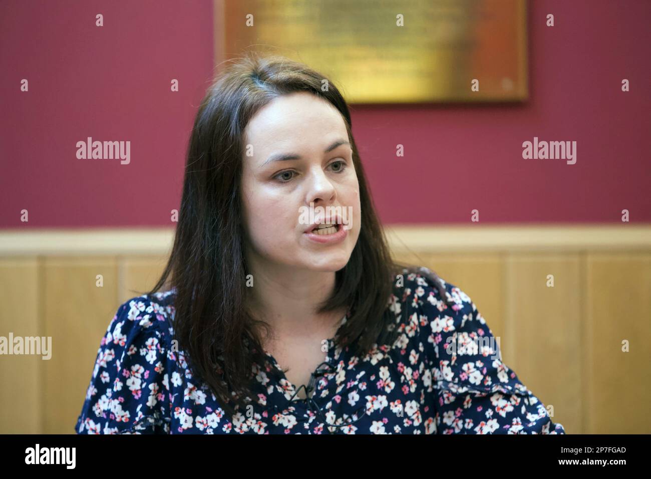 Édimbourg, Royaume-Uni, 8 mars 2023 : Kate Forbes, candidate à la direction du Parti national écossais, fait campagne à l'expérience du whisky écossais. pic Credit: Terry Murden/Alamy Live News Banque D'Images