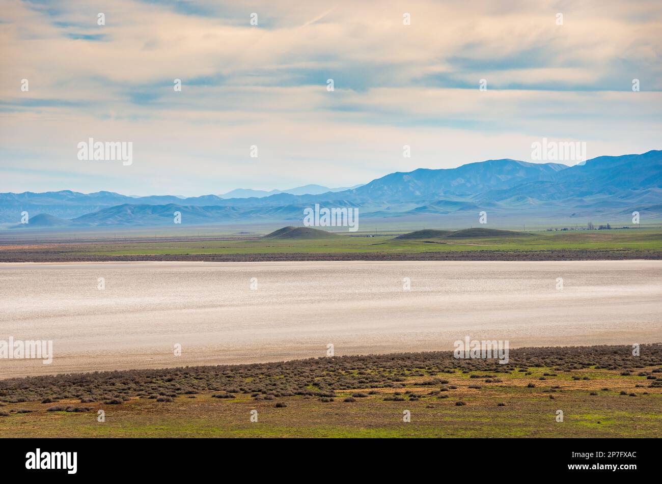 Eau et montagnes au monument national des plaines de Corrizo Banque D'Images