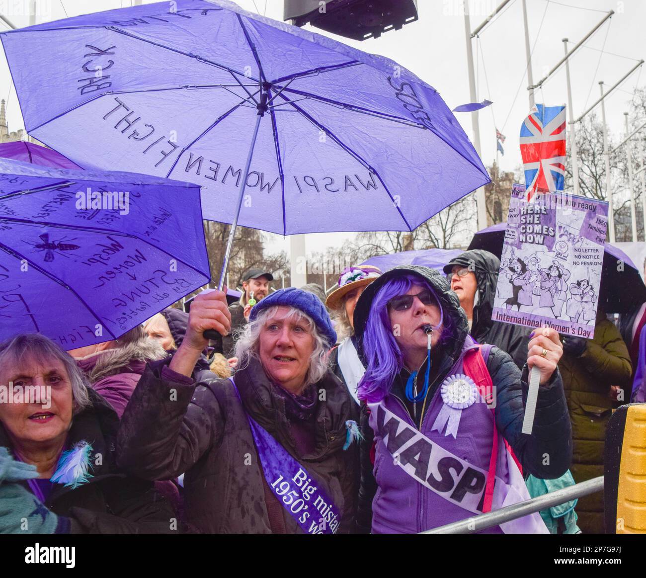 Londres, Angleterre, Royaume-Uni. 8th mars 2023. Les retraités se sont rassemblés sur la place du Parlement à l'occasion de la Journée internationale de la femme pour protester contre l'inégalité des retraites et ont exigé justice pour les femmes nées en 1950s, qui, selon les manifestants, ont été ''cambriolées' de leurs pensions. La démonstration a été organisée par WASPI (Credit image: © Vuk Valcic/ZUMA Press Wire) USAGE ÉDITORIAL SEULEMENT! Non destiné À un usage commercial ! Banque D'Images