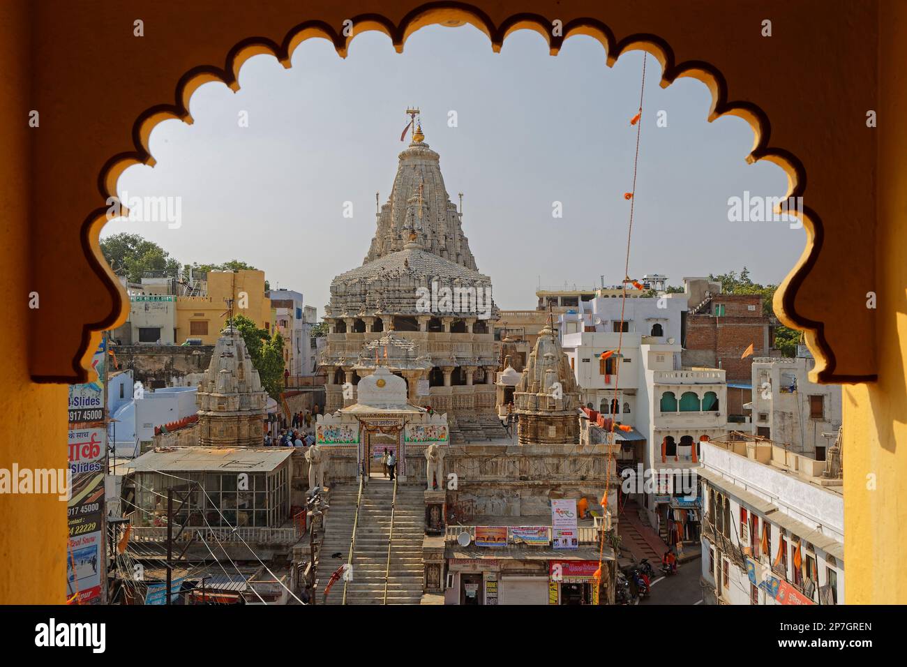 UDAIPUR, INDE, 4 novembre 2017 : Temple Jagdish, grand temple hindou au milieu d'Udaipur. Le temple est en culte continu depuis 1651. Banque D'Images