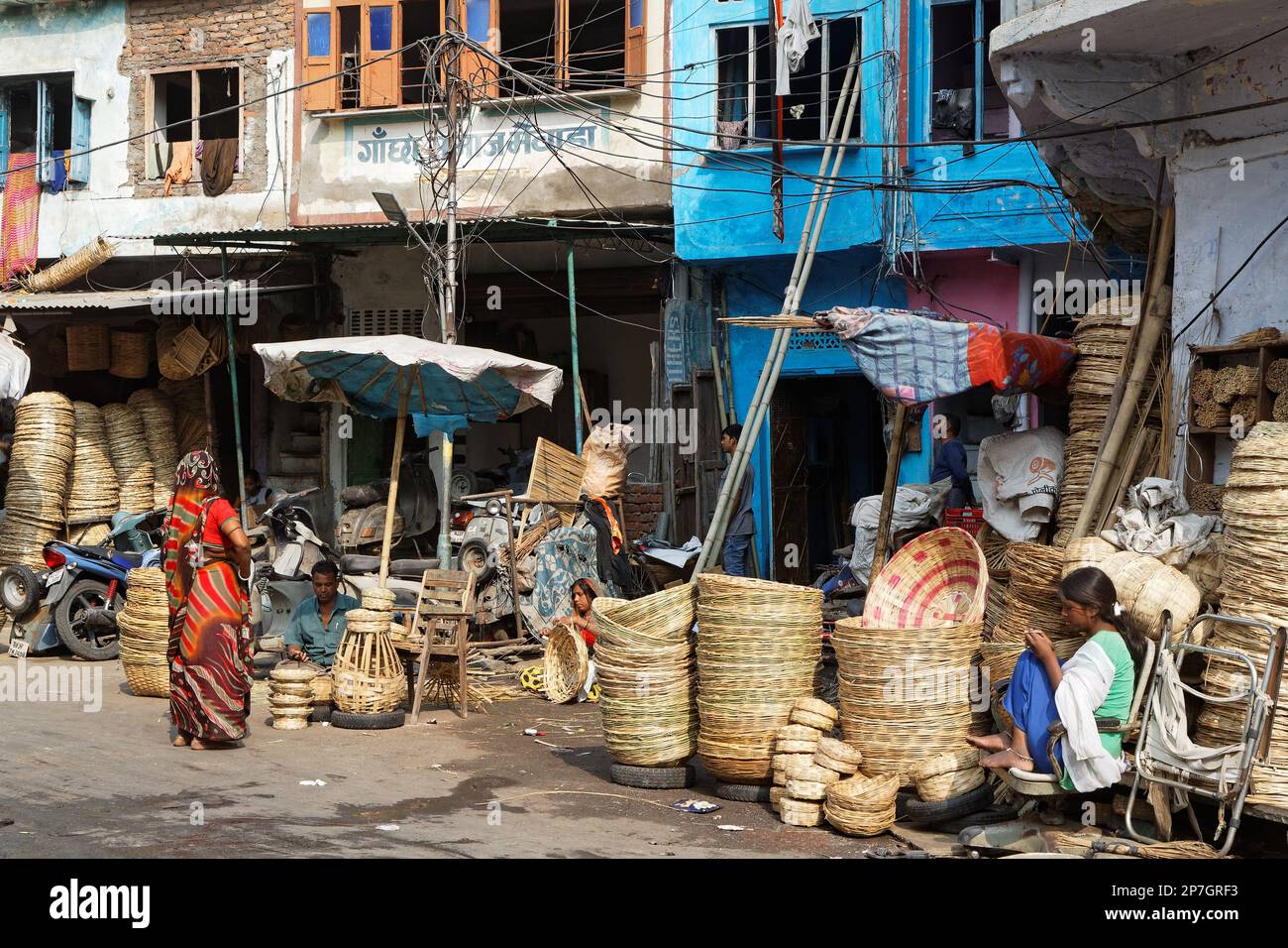 UDAIPUR, INDE, 5 novembre 2017 : paniers en osier à vendre sur le marché traditionnel d'Udaipur, Rajasthan. Banque D'Images