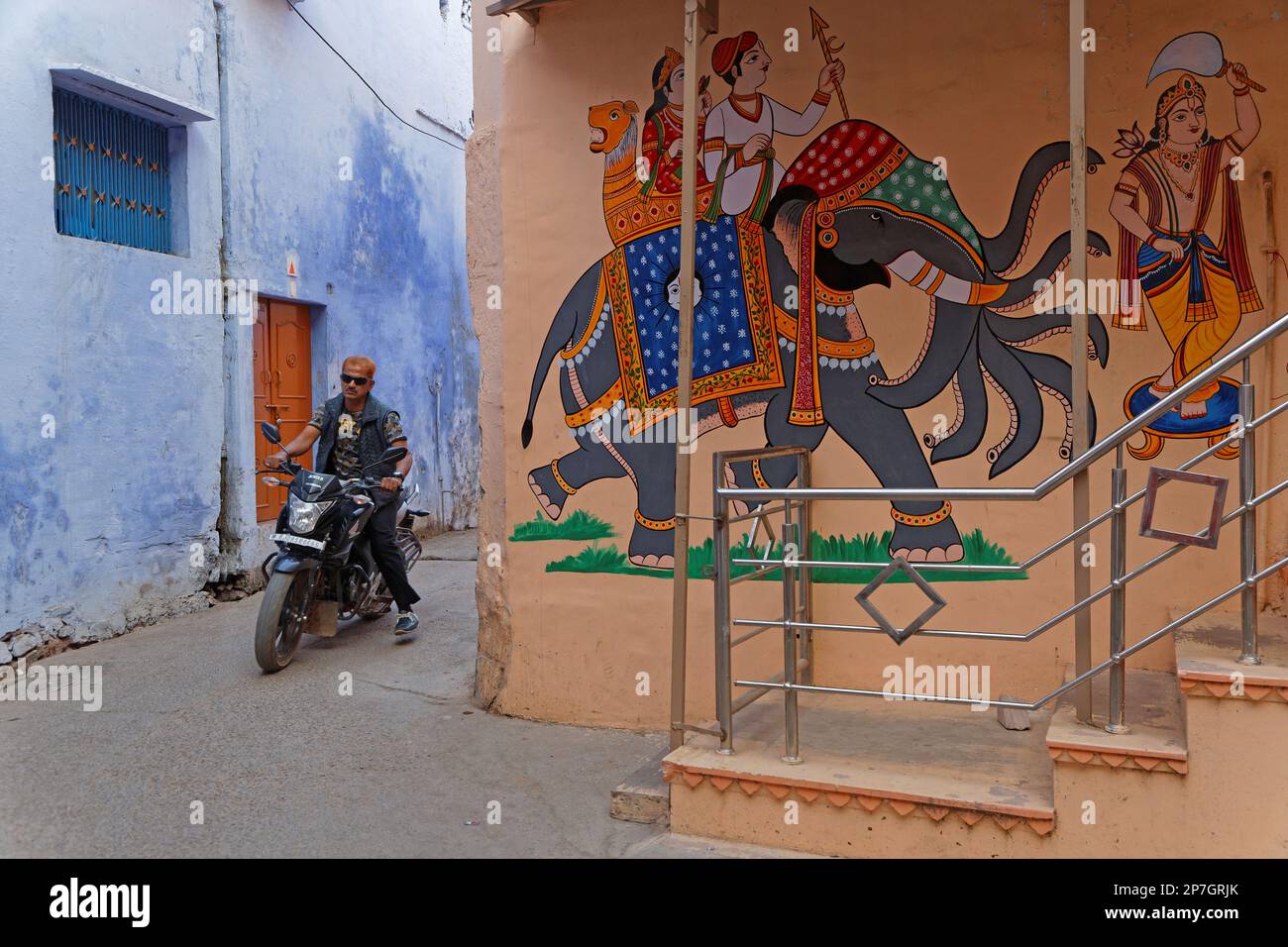 BUNDI, INDE, 7 novembre 2017 : des éléphants peints sur les murs d'un temple dans le centre-ville de Bundi. Banque D'Images