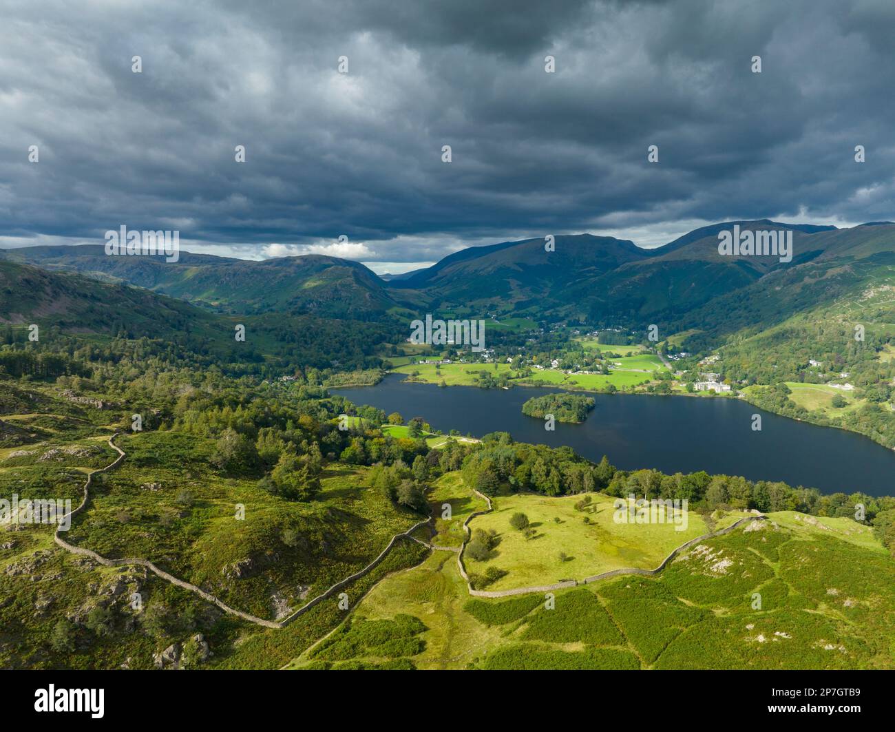 Angleterre, Cumbria, parc national de Lake District. Vue aérienne de Grasmere en regardant vers le nord-est du lac district. Banque D'Images