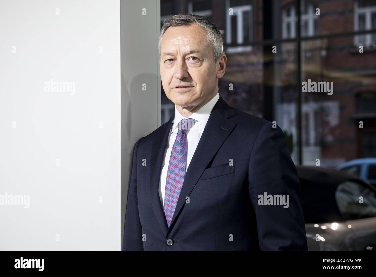 Francis Deprez, PDG d'Ieteren, pose pour le photographe après une conférence de presse du groupe d'Ieteren, distributeur automobile, pour présenter les résultats sur 2022 ans, mercredi 08 mars 2023 à Bruxelles. BELGA PHOTO HATIM KAGHAT Banque D'Images