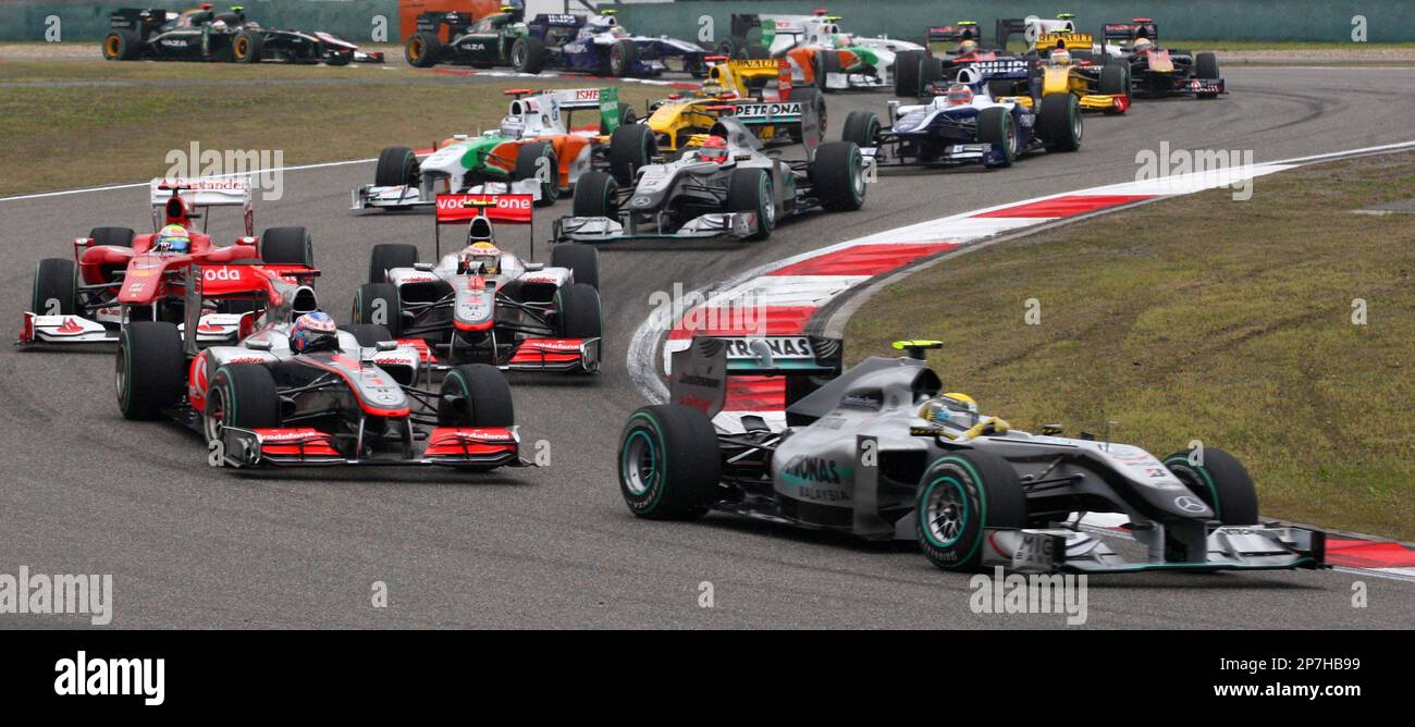 Formula One drivers compete in the Chinese F1 Grand Prix at the Shanghai International Circuit in Shanghai, China on Sunday, April 18, 2010. McLaren F1 driver Jenson Button won the Chinese F1 Grand Prix while his teammate Lewis Hamilton was second and Mercedes Formula One driver Nico Rosberg of Germany was third.(Photo By Yan Yande/Color China Photo/AP Images) Banque D'Images