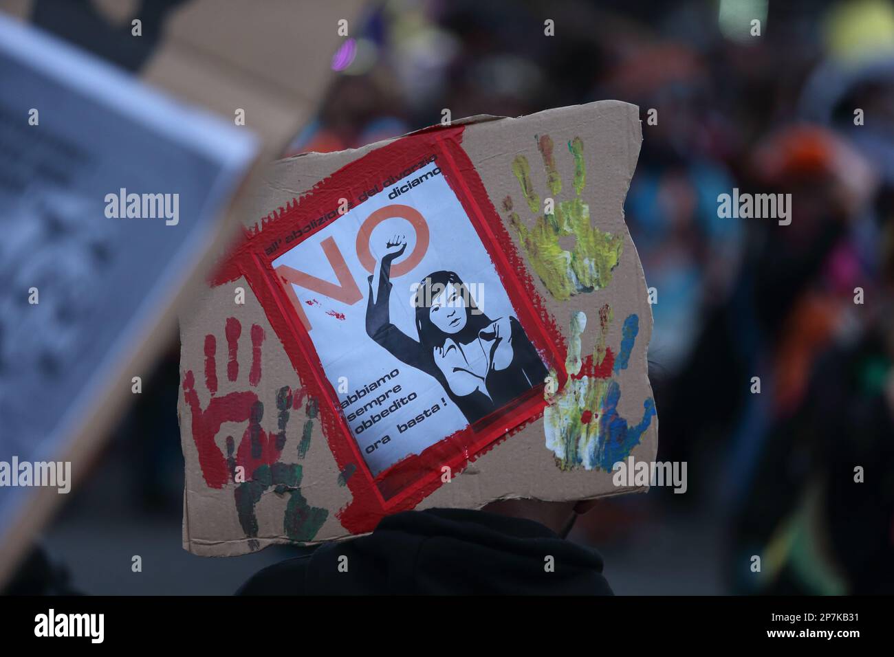 Rome, Italie. 08th mars 2023. 'Pas un de moins', la manifestation pour la journée des femmes dans la capitale. Rome Italie. 8 mars 2023. Credit: antonio nardelli/Alay Live News Credit: antonio nardelli/Alay Live News Banque D'Images