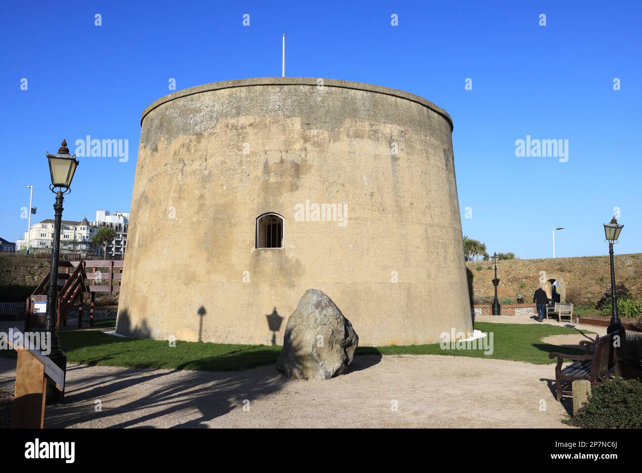 La Tour Wish à Eastbourne, l'une des 74 tours Martello construites le long de la côte sud pour défendre Napoléon au début de 1800s, à East Sussex, Royaume-Uni Banque D'Images