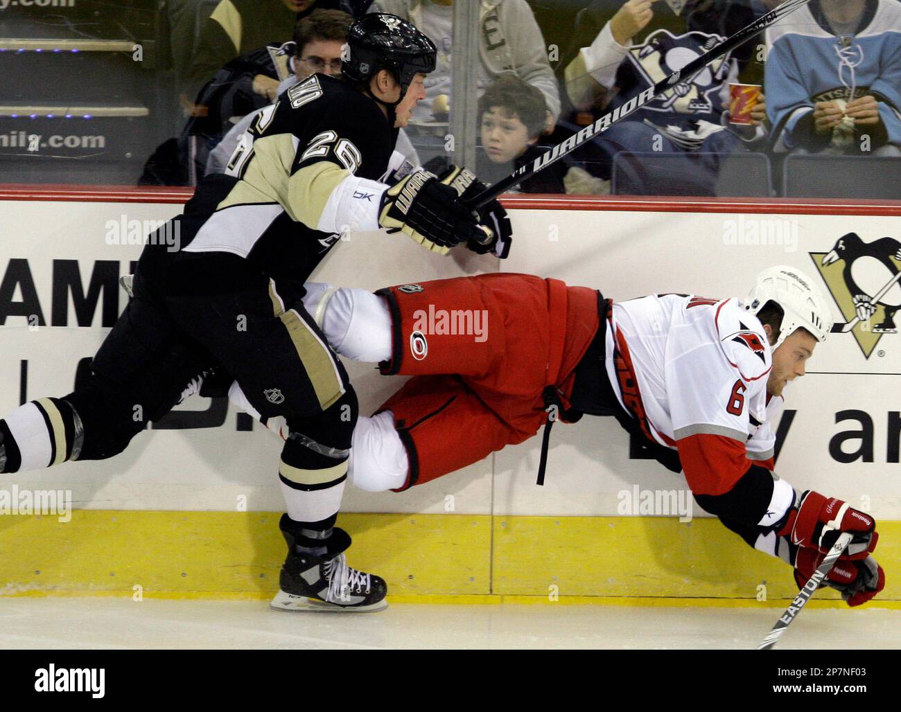Pittsburgh Penguins' Ruslan Fedotenko (26) of the Ukraine collides with Carolina Hurricanes' Tim Gleason (6) in the first period of an NHL hockey game in Pittsburgh Monday, Dec. 7, 2009. (AP Photo/Gene J. Puskar) Banque D'Images