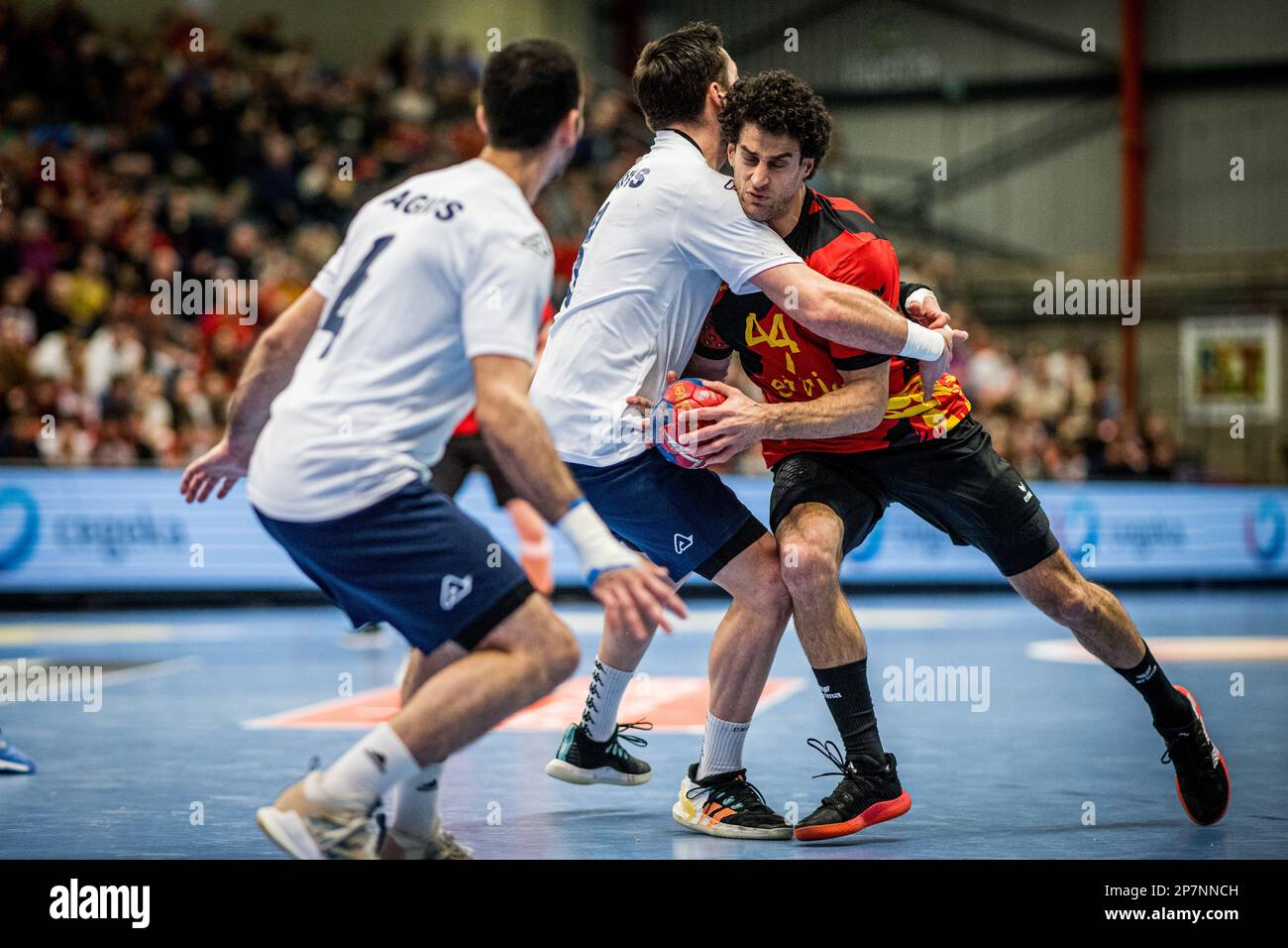 Jeroen de Beule en Belgique photographié en action lors d'un match de handball entre l'équipe