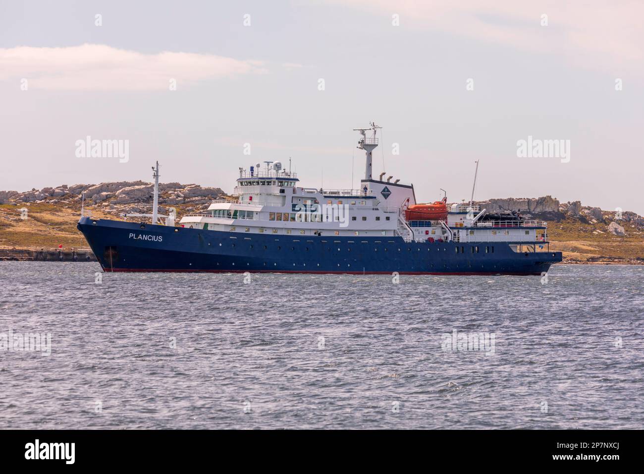 Le MV PLANCIUS, construit à l'origine en 1975 pour la Marine néerlandaise, et maintenant converti en navire de croisière d'expédition polaire appartenant à Oceanwide Expeditions. Banque D'Images