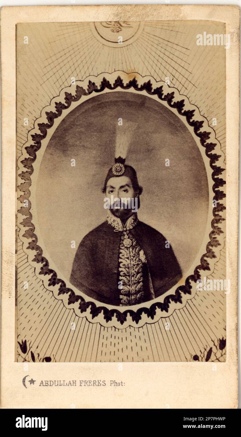 1860 CA , Costantinopole , Turquie : le sultan turc ottoman ABDUL MEDGID ( Abdulmecid I ) ( 23 avril 1823 – 25 juin 1861 ) était le sultan de 31st de l'Empire ottoman et succéda à son père Mahmud II en 1839. Abdulmecid est mort de la tuberculose ( comme son père ) à l'âge de 39 ans et a été remplacé par son frère, Abdulaziz ( Sultan Abdul ), le plus ancien survivant de la famille d'Osman . Il a laissé plusieurs fils, dont deux, Murad V et Abdulhamid II , ont finalement réussi au trône . Photo de Aedullah Frères , Costantinople . - Royalties - nobili - nobilta' - barbe - barba - Istanbul   FOT Banque D'Images