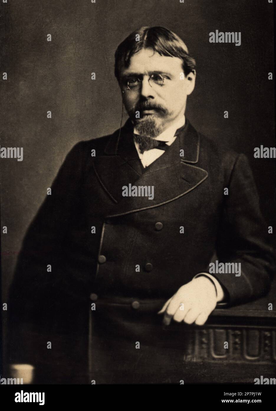 1900 CA , Londres, Grande-Bretagne : Sir Lawrence Alma-Tadema ( 1836 - 1912 ) était l'un des peintres victoriens les plus raffinés et les plus distinctifs . Né en néerlandais, il s'installe à Londres en 1870 et y passe le reste de sa vie . Peintre classique, il est devenu célèbre pour ses représentations du luxe et de la décadence de l'Empire romain, Avec des figures langores dans des intérieurs fabuleux marbré ou sur un fond d'éblouissant bleu méditerranéen mer et ciel .- PORTRAIT - RITRATTO - baffi - moustache - ARTE - ARTS VISUELS - ARTI VISIVE - PITTORE - occhiali - pince-nez - barba - barbe - co Banque D'Images