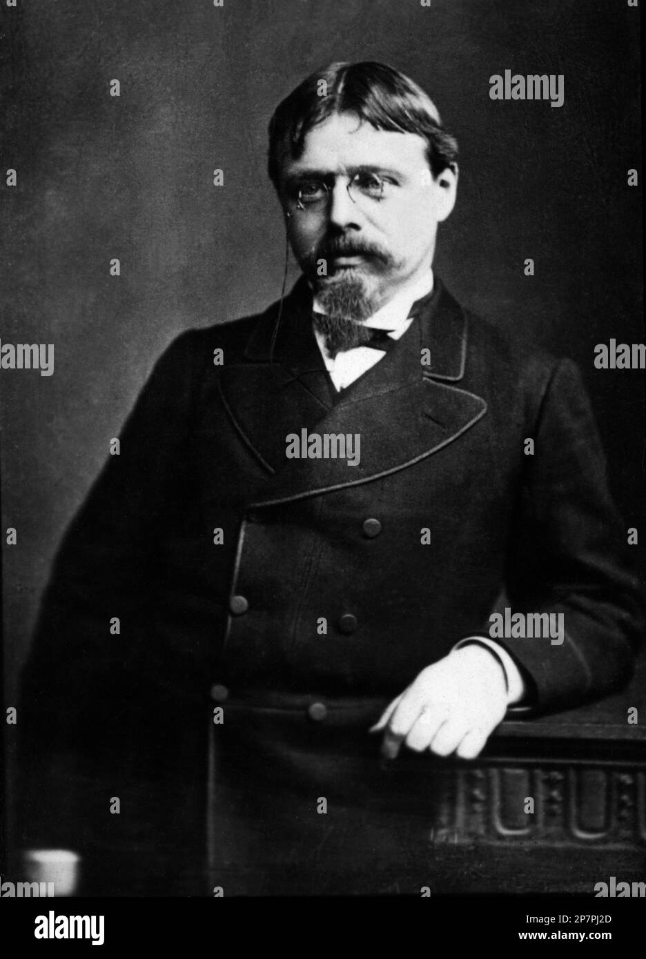 1900 CA , Londres, Grande-Bretagne : Sir Lawrence Alma-Tadema ( 1836 - 1912 ) était l'un des peintres victoriens les plus raffinés et les plus distinctifs . Né en néerlandais, il s'installe à Londres en 1870 et y passe le reste de sa vie . Peintre classique, il est devenu célèbre pour ses représentations du luxe et de la décadence de l'Empire romain, Avec des figures langores dans des intérieurs fabuleux marbré ou sur un fond d'éblouissant bleu méditerranéen mer et ciel .- PORTRAIT - RITRATTO - baffi - moustache - ARTE - ARTS VISUELS - ARTI VISIVE - PITTORE - occhiali - pince-nez - barba - barbe - co Banque D'Images