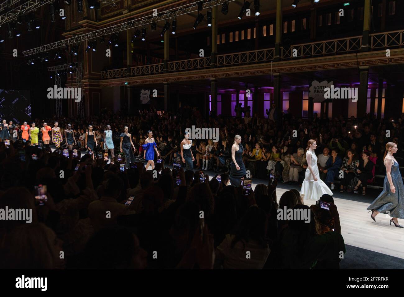 Les modèles présentent des dessins de Carla Zampatti, Michael Lo Sordo, Jason Grech, Martin Grant, Oroton, Rachel Gilbert, ASIYAM et Mastani pendant le Melbourne Fashion Festival à l'occasion de la Journée internationale de la femme au Royal Exhibition Building à Melbourne. Le Melbourne Fashion Festival Power Runway célèbre la puissance du design avec une gamme exceptionnelle de talents, dont Carla Zampatti, Michael Lo Sordo, Jason Grech, Martin Grant, Oroton, Rachel Gilbert, ASIYAM et Mastani. (Photo de Michael Currie/SOPA Images/Sipa USA) Banque D'Images