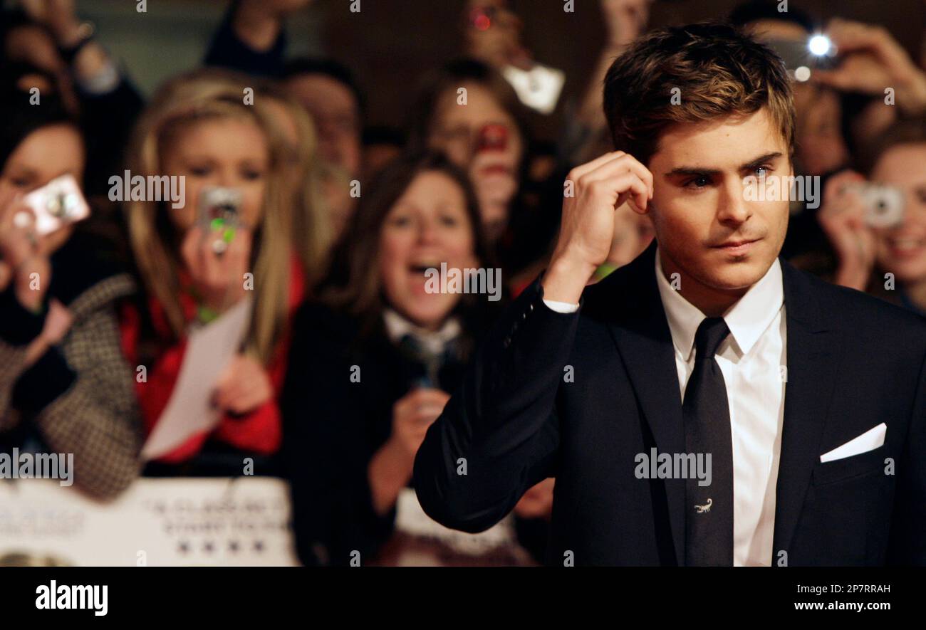 U.S actor Zac Efron arrives for the UK Premiere of Me and Orson Welles at a cinema in London's Leicester Square, Wednesday, Nov. 18, 2009.(AP Photo/Joel Ryan) Banque D'Images
