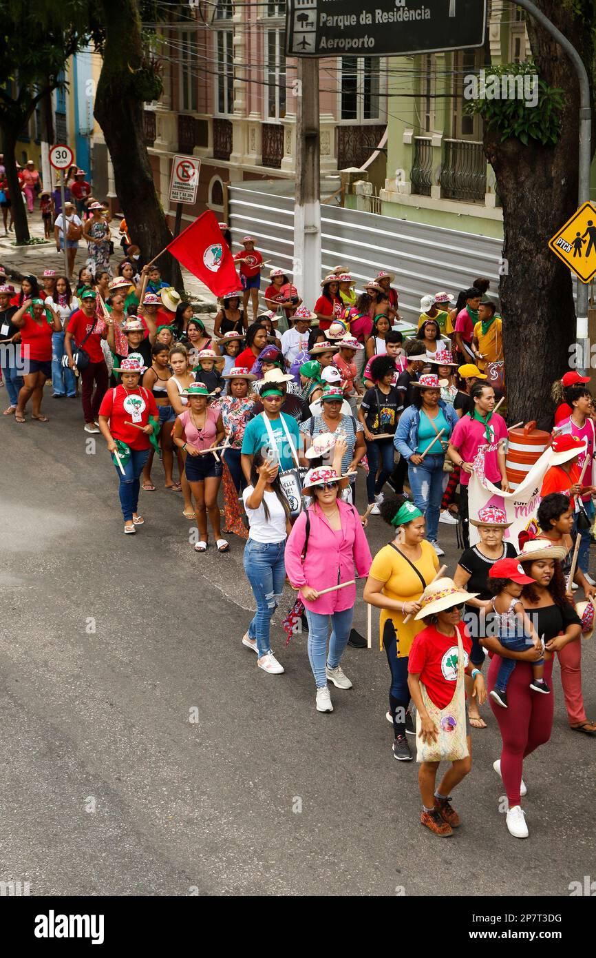 BELÉM, PA - 08.03.2023: ATO DIA INTERNACIONAL DA MULHER - féministe, étudiante, LGBTQIA , mouvements politiques et société civile exécutent un acte pour la Journée internationale de la femme dans les rues de Belém, Pará. (Photo: Oswaldo forte/Fotoarena) Banque D'Images