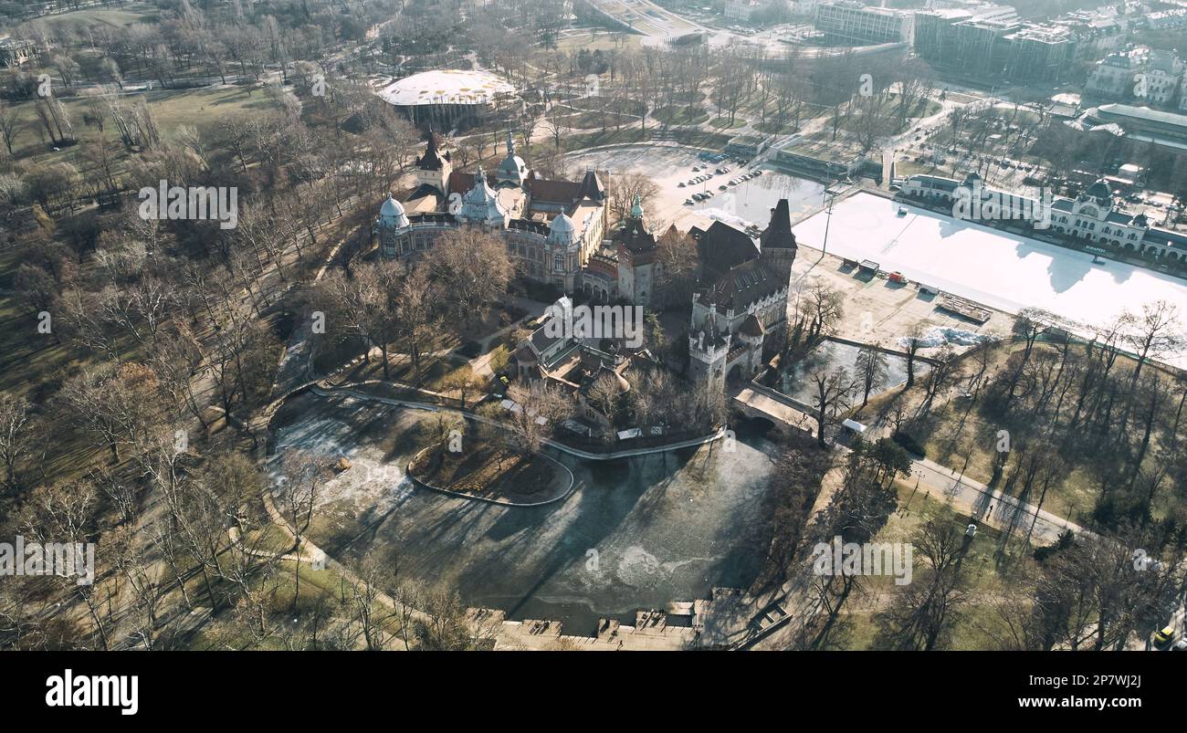 Vue aérienne du complexe du château de Vajdahunyad à Budapest Banque D'Images