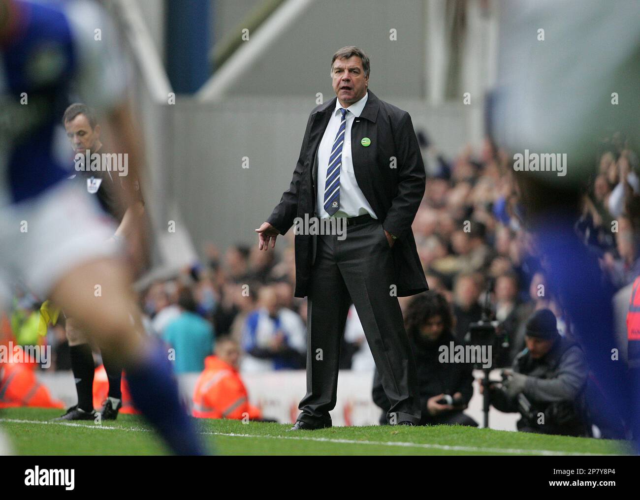Blackburn manager Sam Allardyce reacts in the match against Burnley during their English Premier League soccer match at Ewood Park, Blackburn, England, Sunday Oct. 18, 2009. (AP Photo/Tim Hales) ** NO INTERNET/MOBILE USAGE WITHOUT FOOTBALL ASSOCIATION PREMIER LEAGUE (FAPL) LICENCE. CALL +44 (0) 20 7864 9121 or EMAIL info@football-dataco.com FOR DETAILS ** Banque D'Images