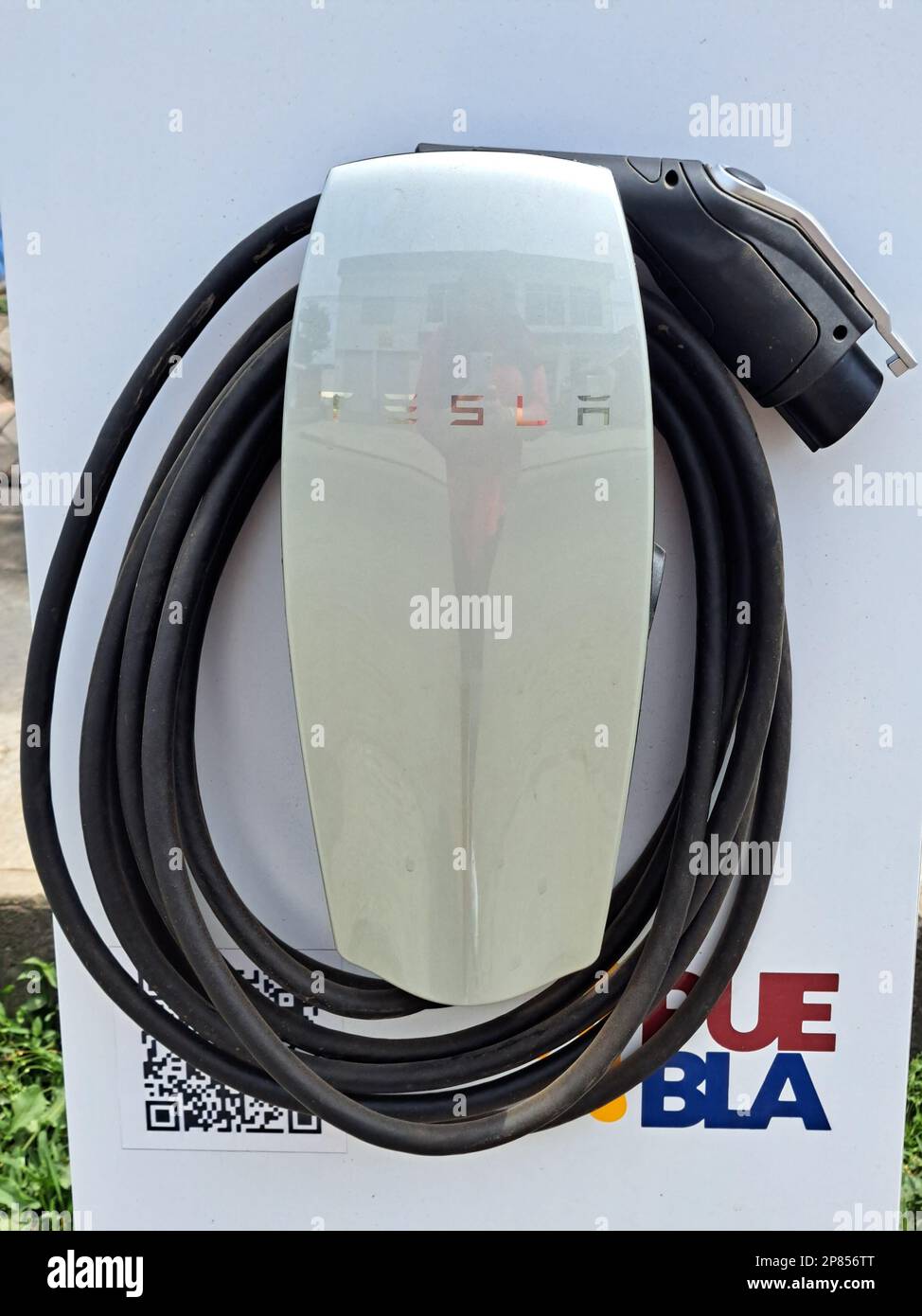 Xicotepec, Puebla, Mexique - Mar 5 2023 : Tesla, la plus grande entreprise  de voitures électriques au monde, est présente avec des chargeurs pour  voitures électriques Photo Stock - Alamy
