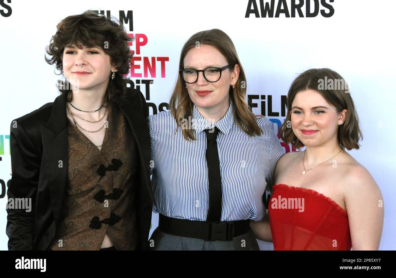 Santa Monica, Californie, États-Unis 4th mars 2023 (G-D) l'actrice Liv McNeil, la directrice Sarah Polley et l'actrice Kate Hallett assistent aux films Independent Spirit Awards 2023 sur 4 mars 2023 à Santa Mlonica Beach à Santa Monica, Californie, États-Unis. Photo par Barry King/Alay stock photo Banque D'Images