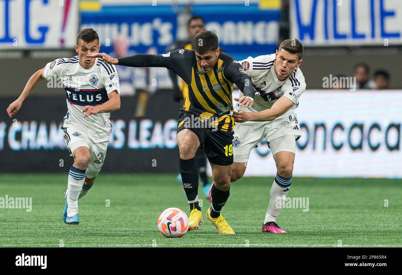 8 mars 2023, Vancouver, C.-B., CANADA : les Whitecaps de Vancouver Ranko Veselinovic (à droite) du FC saisit une tenue du maillot de Ramiro Rocca de Real Espana lors de la première demi-action de soccer de la Ligue des champions de la CONCACAF à Vancouver, C.-B., mercredi, 8 mars 2023. (Credit image: © Rich Lam/The Canadian Press via ZUMA Press) USAGE ÉDITORIAL SEULEMENT! Non destiné À un usage commercial ! Banque D'Images