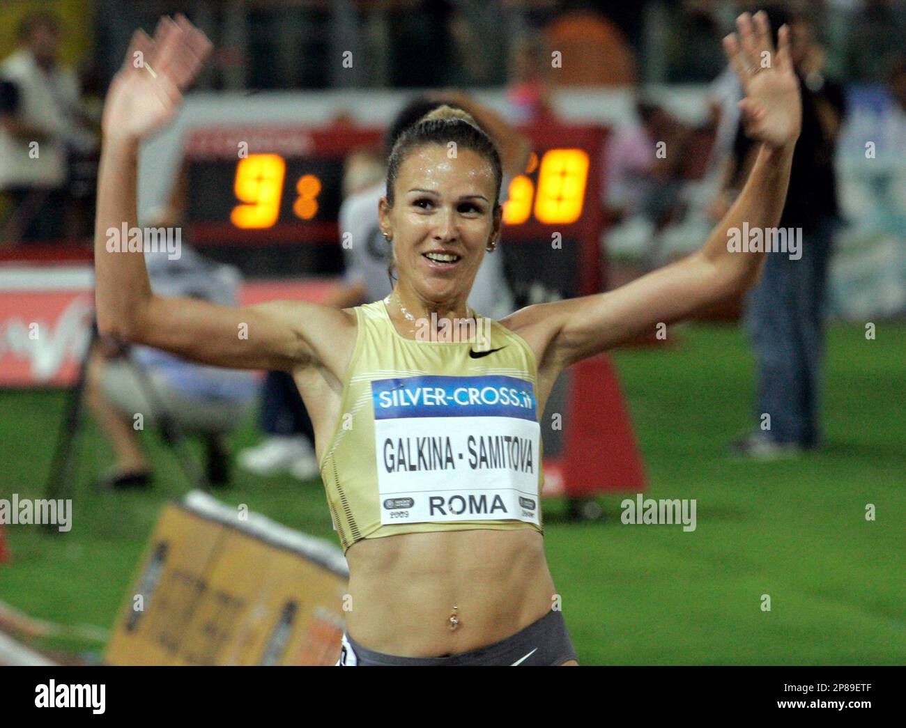 Gulnara Galkina-Samitova of Russia reacts after winning the women's 3000 steeplechase, at the IAAF Golden Gala in Rome's Olympic stadium, Friday, July 10, 2009. (AP Photo/Pier Paolo Cito) Banque D'Images