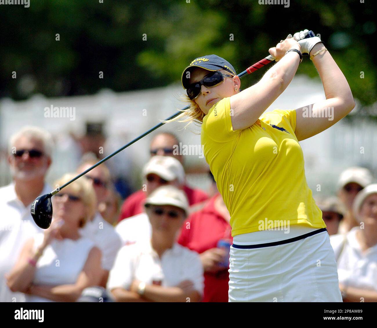Morgan Pressel tess off on the first hole during the third round of the LPGA Wegmans golf tournament at Locust Hill Country Club in Rochester, N.Y. on Saturday, June 27, 2009. Pressel shot a 2-under-par 70 to go 12-under-par for the tournament. (AP Photo/Don Heupel) Banque D'Images