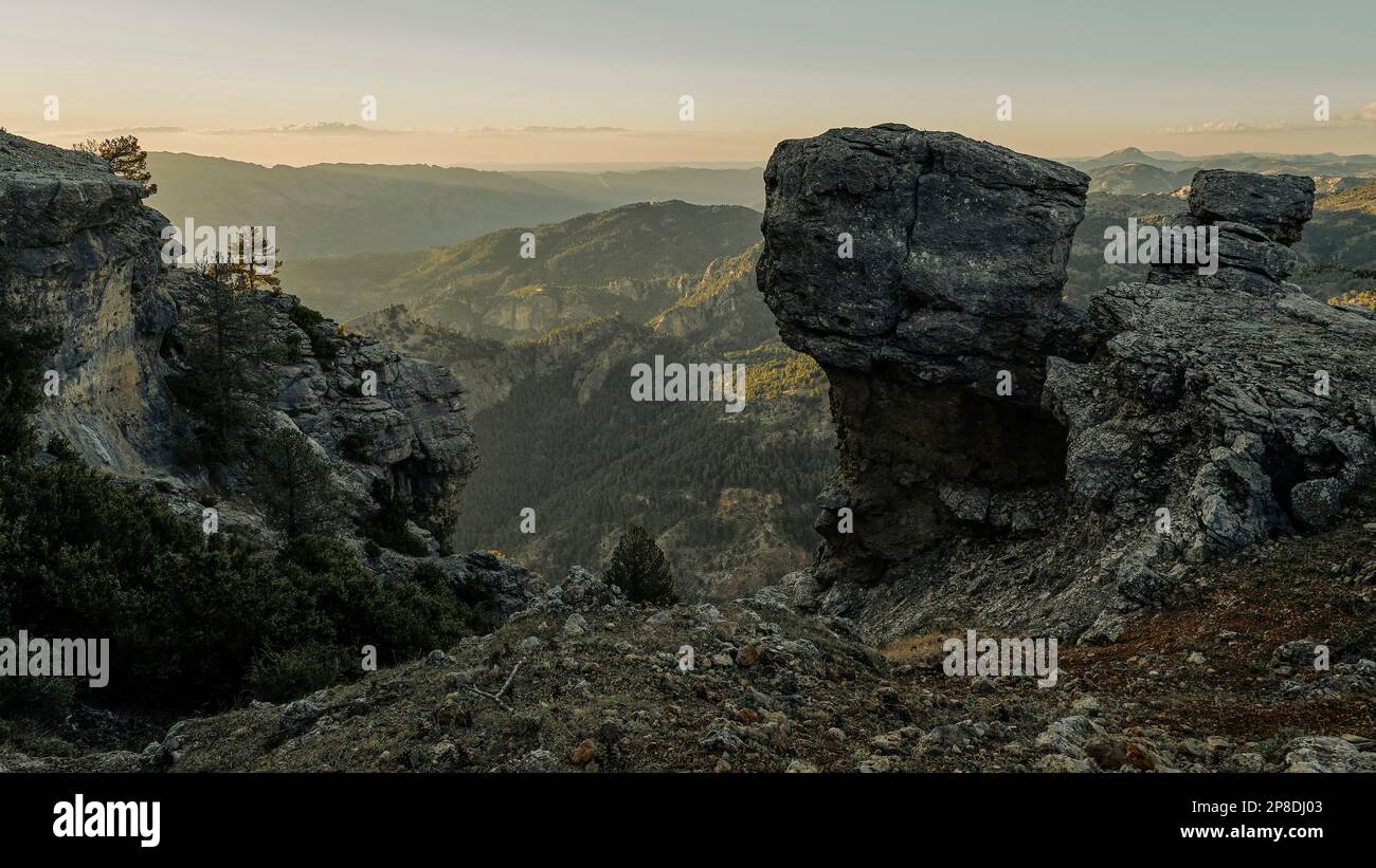 Montagnes de Cazorla. Lever du soleil dans le parc naturel des Sierras de Cazorla, Segura y Las Villas, la plus grande zone protégée d'Espagne. Situé dans le pro Banque D'Images