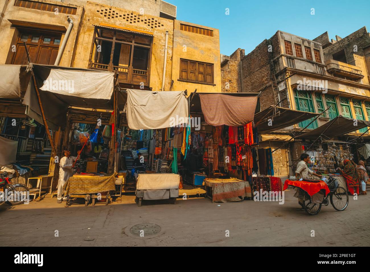 L'impact le plus important sur l'architecture de la ville fortifiée de Lahore est venu avec l'invasion des Mughals, avec l'arrivée des cinq grandes leade de Mughal Banque D'Images