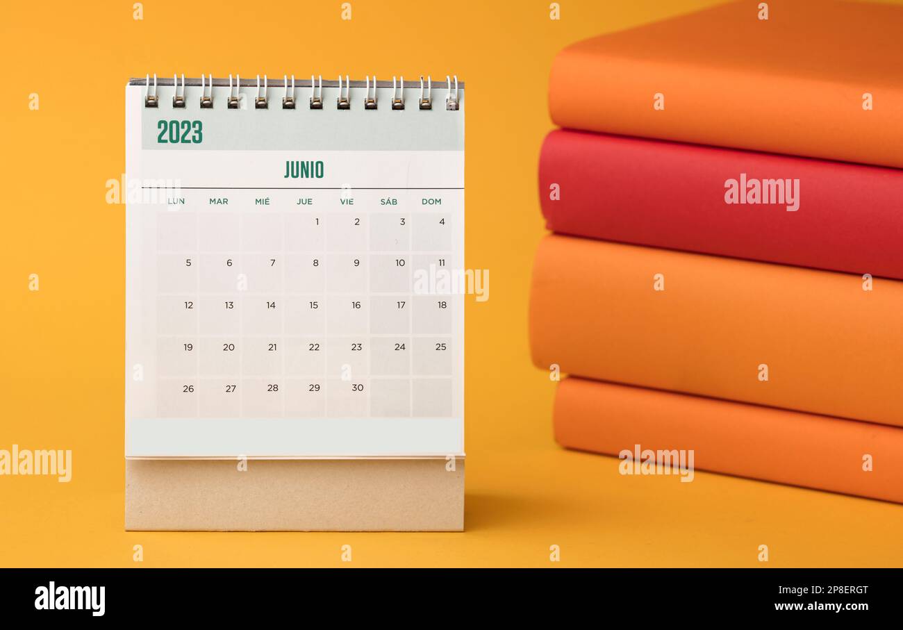 Calendrier de juin 2023 avec livres rouges et oranges, fin de l'année scolaire Banque D'Images