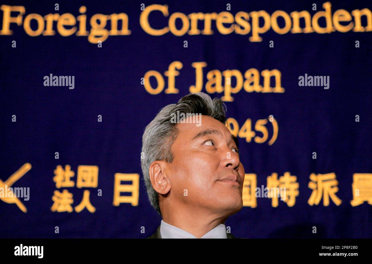 Exiled Tibetan spiritual leader the Dalai Lama's envoy Kelsang Gyaltsen attends a news conference at the Foreign Correspondents' Club of Japan in Tokyo, Japan, Wednesday, May 20, 2009. (AP Photo/Itsuo Inouye) Banque D'Images