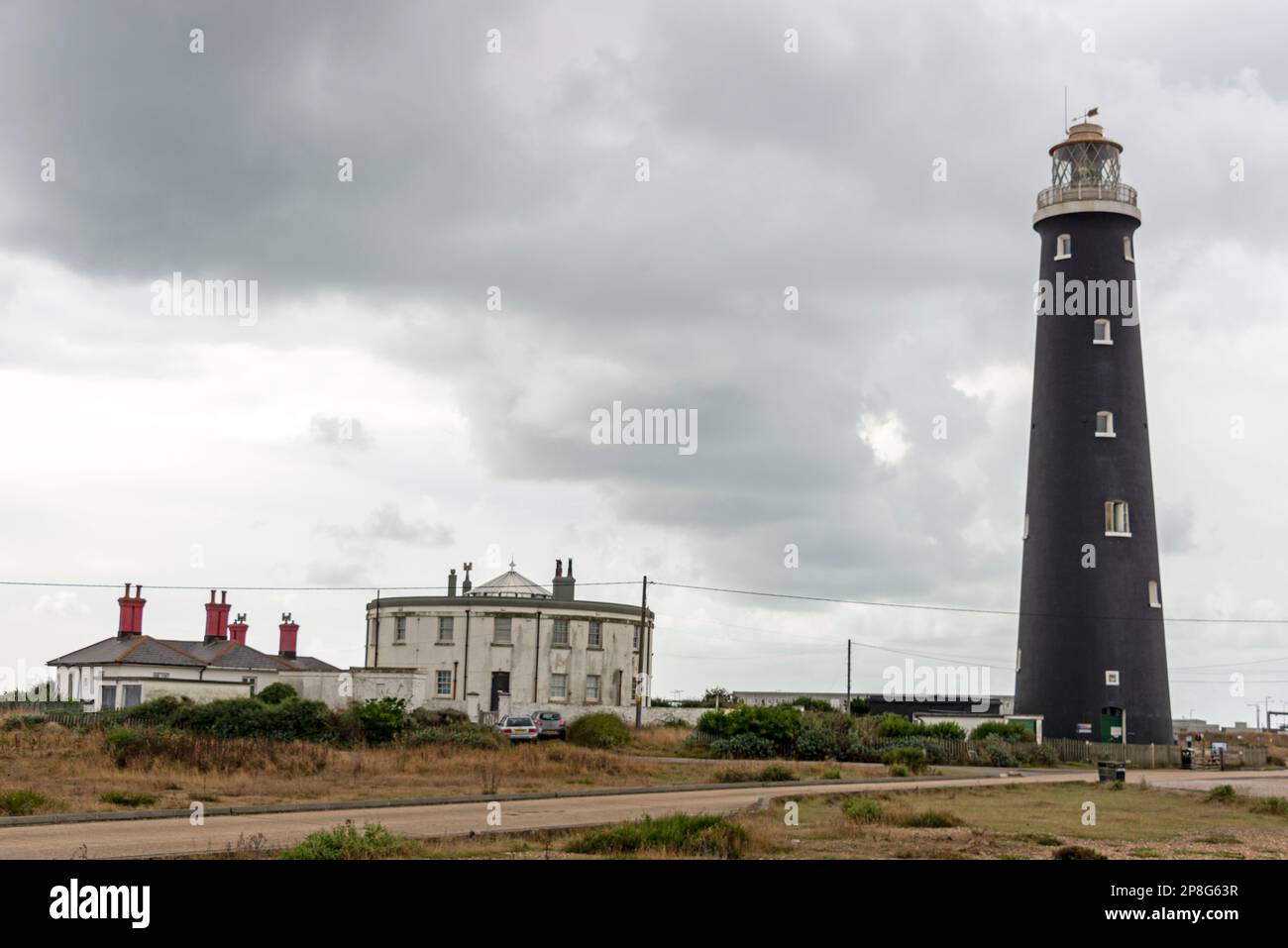 Le grand Old Lighthouse indépendant désaffecté dans une réserve naturelle nationale à Dungeness Beach, près de Romey Marsh dans le Kent, en Grande-Bretagne Banque D'Images