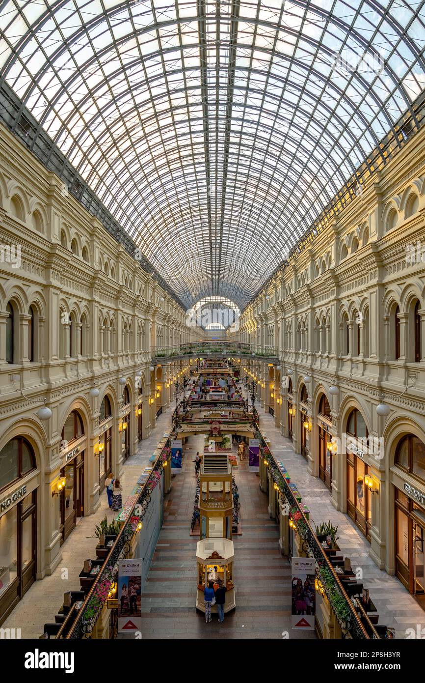 Moscou, Russie - intérieur du centre commercial GUM Banque D'Images Moscou, Russie - intérieur du centre commercial GUM Banque D'Images