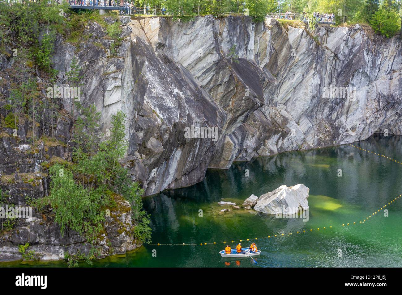 République de Carélie, Russie-9 août 2022 : Marble Canyon dans le parc de montagnes de Ruskeala, République de Carélie, Russie Banque D'Images