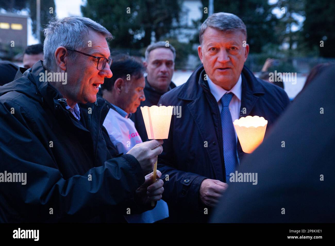 Rome, Italie. 08th mars 2023. Maurizio Landini et Pierpaolo bombardieri assistent à la veillée aux flambeaux en solidarité avec les femmes du monde devant l'ambassade iranienne à Rome (photo de Matteo Nardone/Pacific Press/Sipa USA) Credit: SIPA USA/Alay Live News Banque D'Images