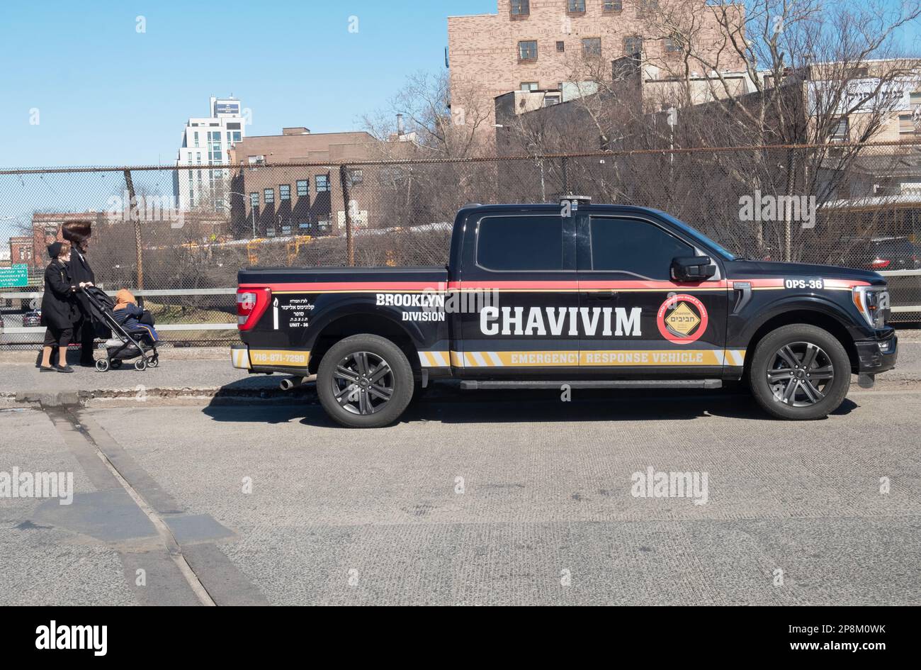 Un camion de Chavivim d'une organisation juive qui fournit une assistance routière gratuite pour toute urgence. Sur Lee Ave à Williamsburg, Brooklyn, New York. Banque D'Images