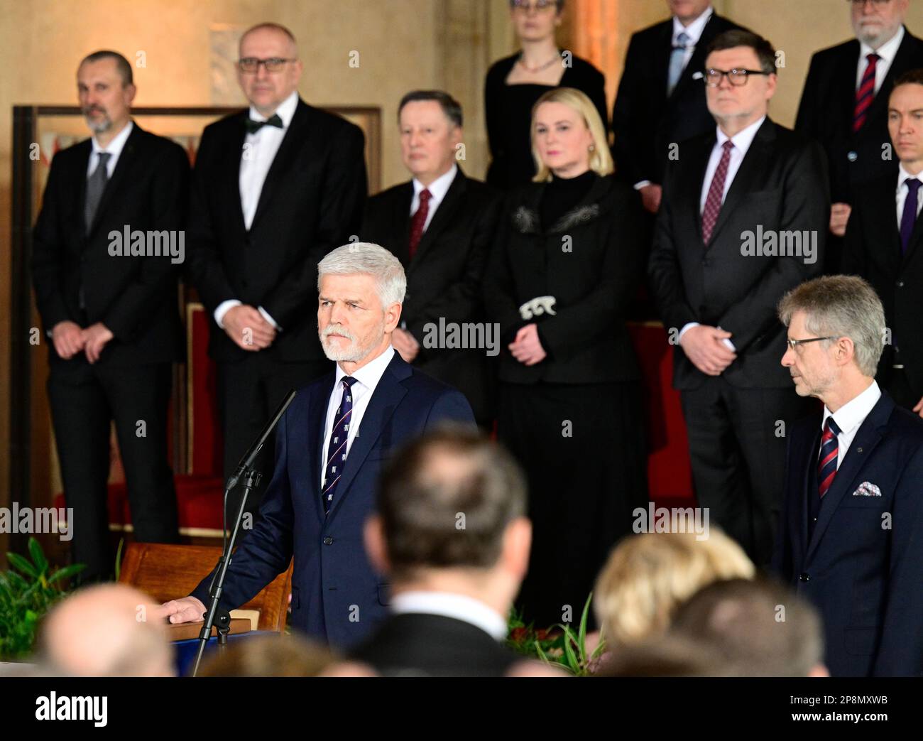 Prague, République tchèque. 09th mars 2023. Une session conjointe des deux chambres du Parlement de la République tchèque dans la salle Vladislav du Château de Prague, au cours de laquelle le Président nouvellement élu Petr Pavel prêtera serment le 9 mars 2023. Sur la photo, le président nouvellement élu Petr Pavel sous serment présidentiel. À droite se trouve le Président du Sénat Milos Vystrcil. Crédit : Roman Vondrous/CTK photo/Alay Live News Banque D'Images