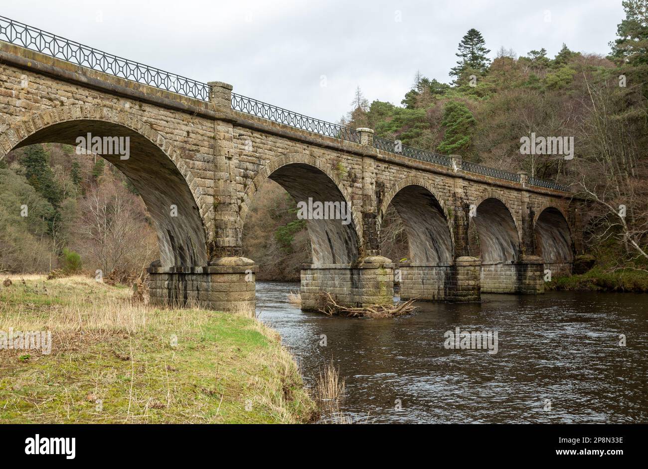 Neidpath Viaduc au-dessus de la rivière Tweed près de Peebles Banque D'Images