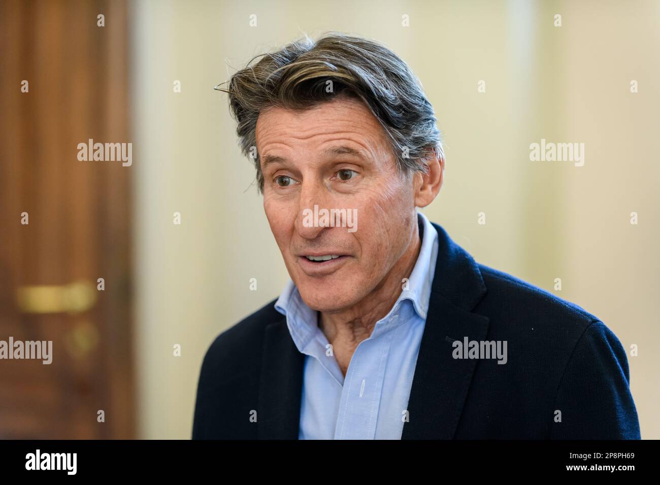 RIGA, LETTONIE. 9th mars 2023. Sebastian COE, Président du World Athletics (IAAF) après la conférence de presse du Championnat du monde de semi-marathon à Riga. Banque D'Images