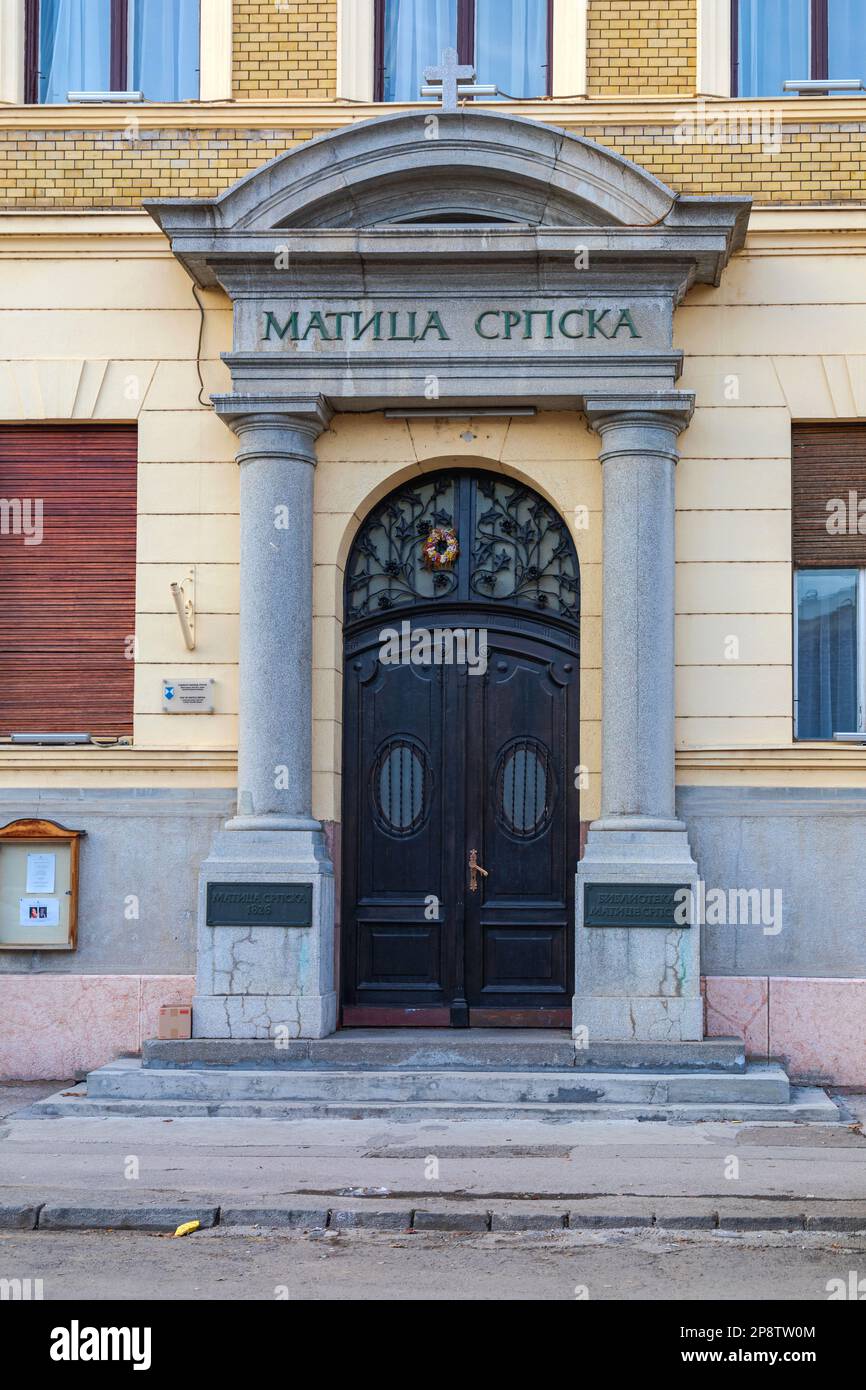 Novi Sad, Serbie - 31 janvier 2020: Entrée à la bibliothèque de la Srpska Culture Bâtiment la plus ancienne langue serbe Culture scientifique National Instituti Banque D'Images