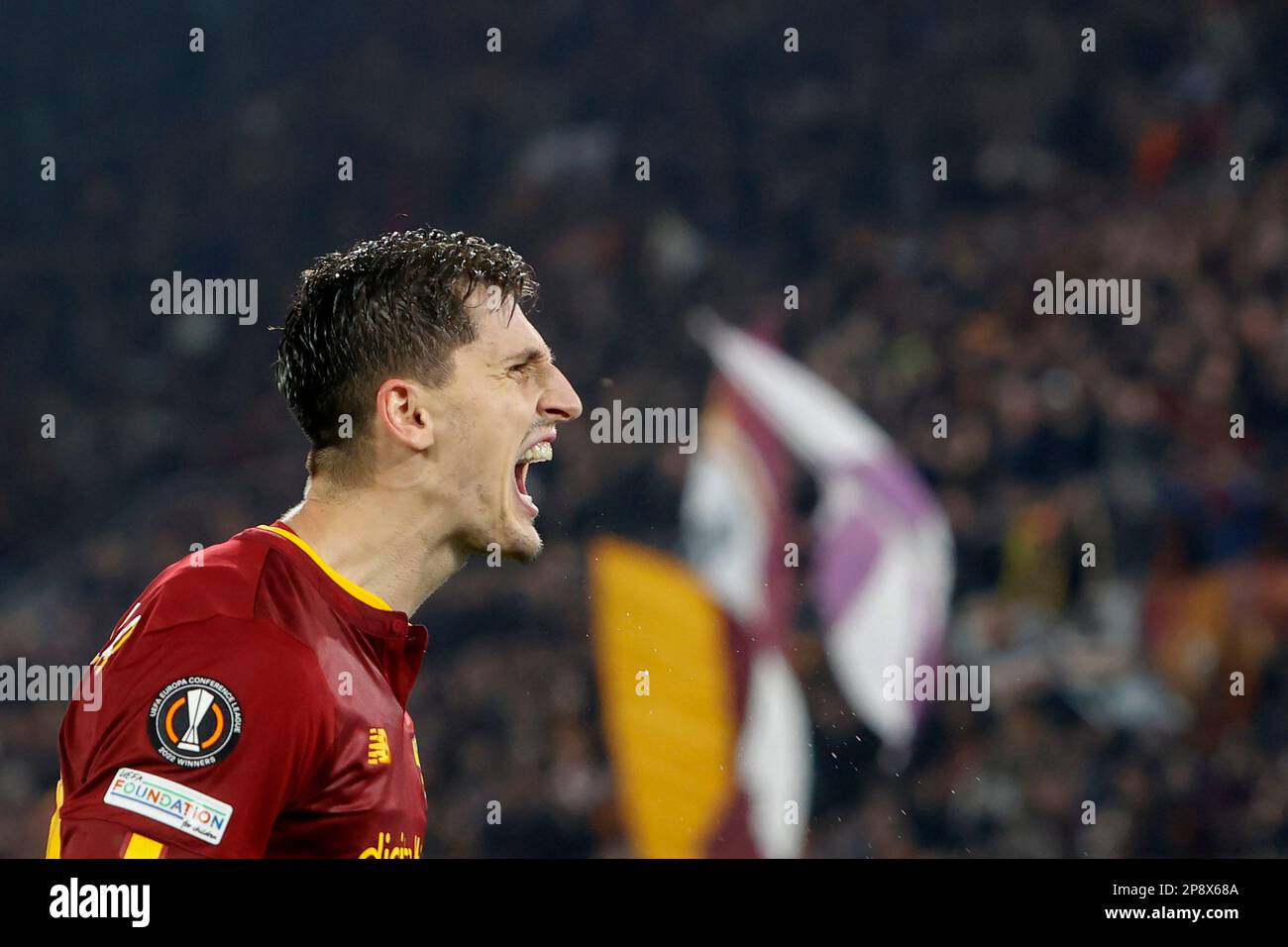 Rome, Italie. 09th mars 2023. Marash Kumbulla, d'AS Roma, célèbre après avoir marqué le tour de l'UEFA Europa League de 16 match de football de première jambe entre Roma et Real Sociedad au stade olympique de RomeÕs, 09 mars 2023. Crédit: Riccardo de Luca - mise à jour des images/Alamy Live News Banque D'Images