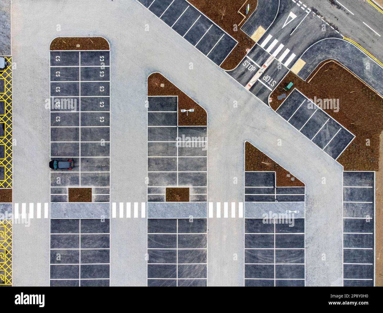 Un parking vide d'en haut par drone Banque D'Images