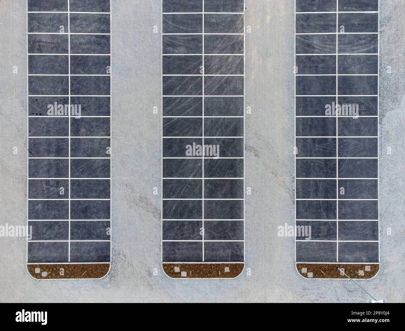 Un parking vide d'en haut par drone Banque D'Images