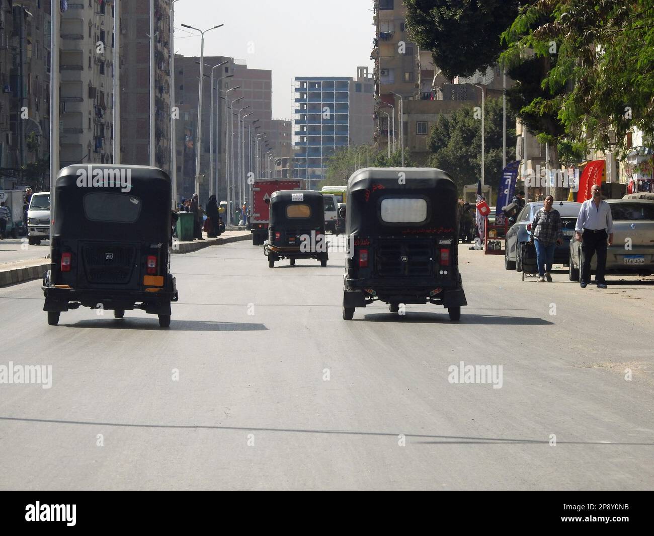 Le Caire, Egypte, 9 mars 2023: auto rickshaw, taxi bébé, mototaxi, pigeon, jonnybee, bajaj, chand gari, lapa, tuk-tuk, tum-tum, Keke-napep, Maruwa, 3whee Banque D'Images