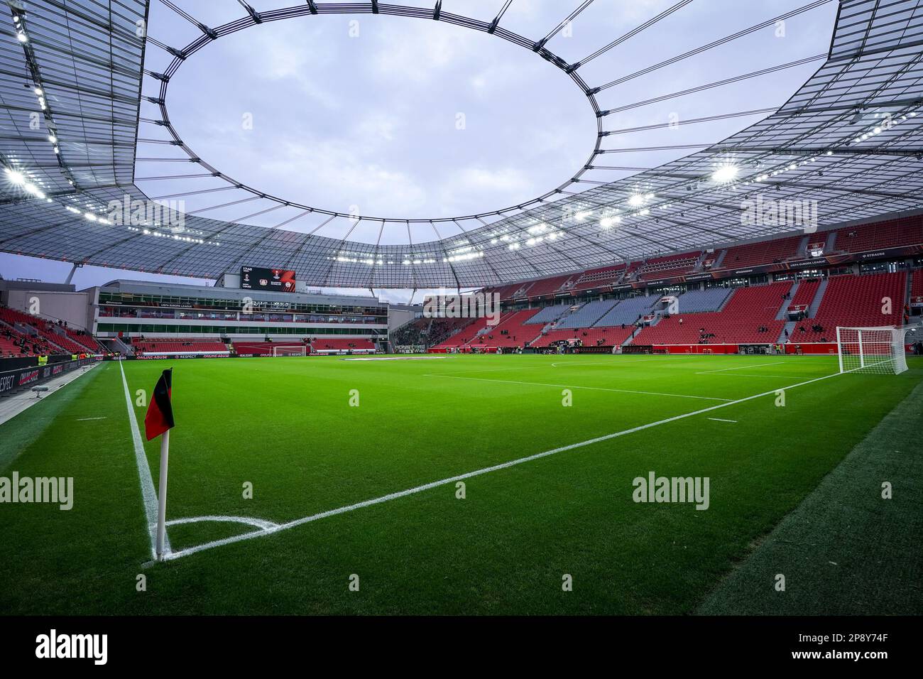 LEVERKUSEN, ALLEMAGNE - MARS 9: Vue de l'intérieur de la BayArena avant l'UEFA Europa League Round de 16 Leg un match entre Bayer 04 Leverkusen et Ferencvarosi TC à la BayArena sur 9 mars 2023 à Leverkusen, Allemagne (photo de René Nijhuis/Orange Pictures) Banque D'Images