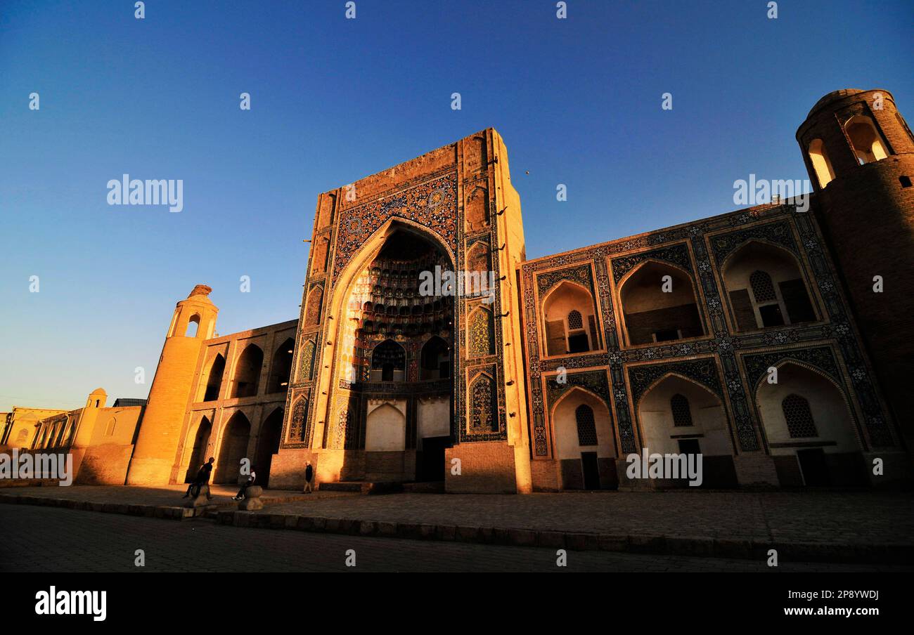 Abdulaziz Khan Madrassah dans la vieille ville de Boukhara, Ouzbékistan. Banque D'Images